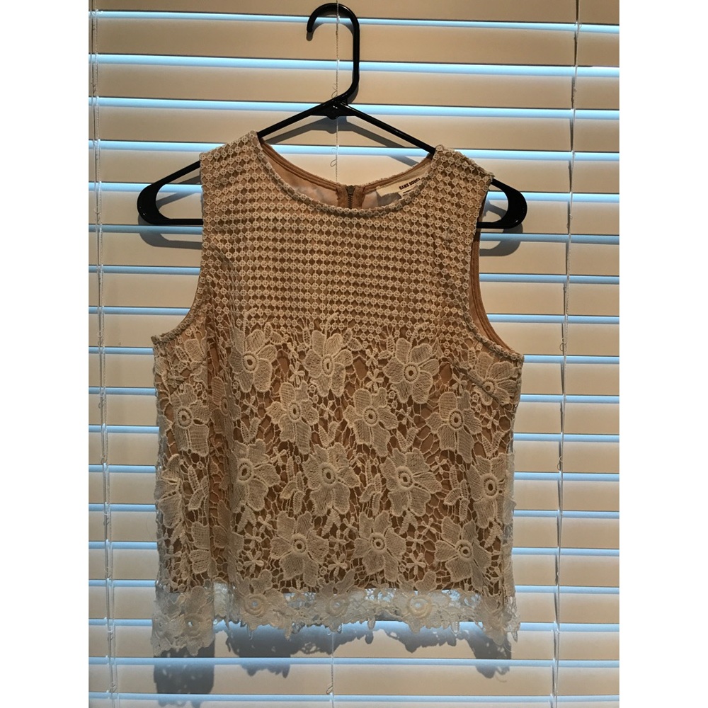 Cute lace crop sleeveless blouse